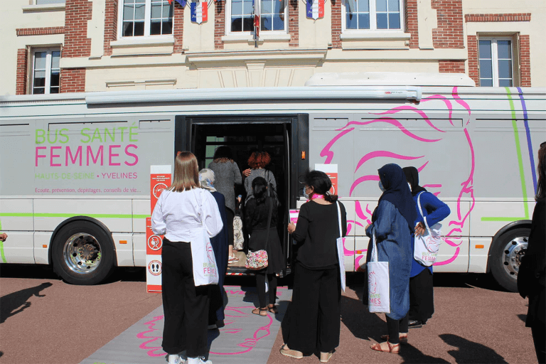 Photos (1) - Bus Santé Femmes - Le Pôle Femmes - Institut des Hauts-de-Seine
