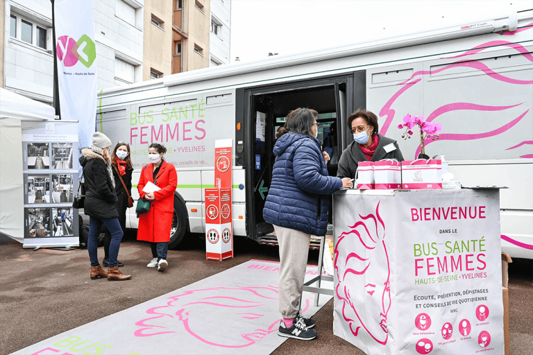 Photos (4) - Bus Santé Femmes - Le Pôle Femmes - Institut des Hauts-de-Seine