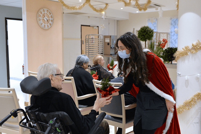 Photos (6) - Sourire de Noël - Le Pôle Solidarité - Institut des Hauts-de-Seine