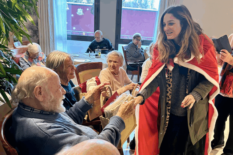 Photos (1) - Sourire de Noël - Le Pôle Solidarité - Institut des Hauts-de-Seine