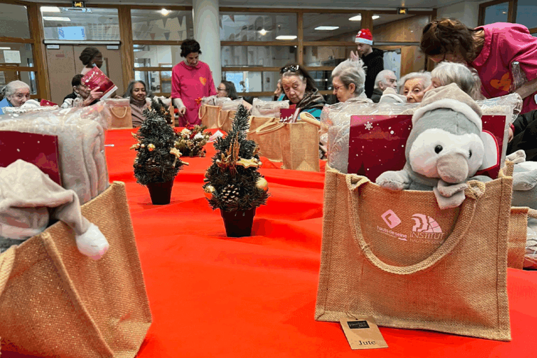 Photos (4) - Sourire de Noël - Le Pôle Solidarité - Institut des Hauts-de-Seine