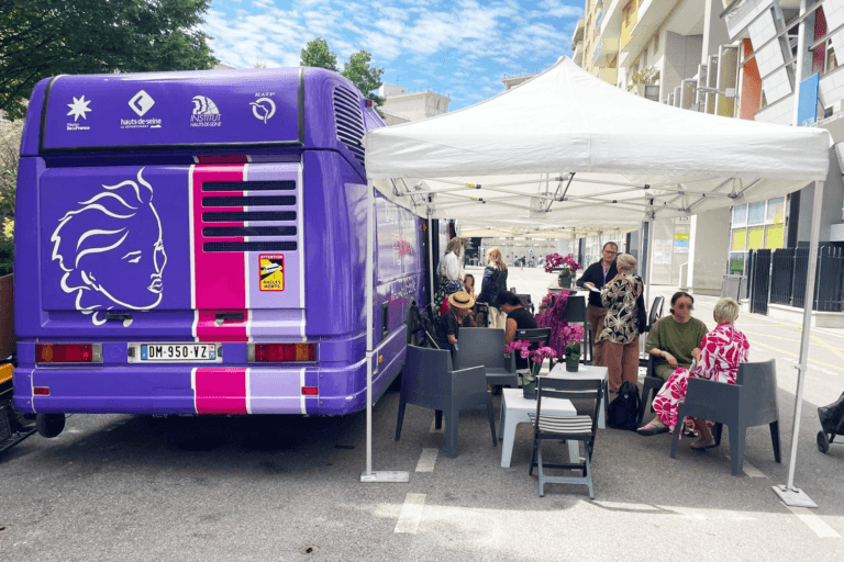 Photo 4 - Bus Santé Femmes - Institut des Hauts-de-Seine